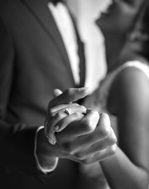 Yeni evli çift düğününde dans