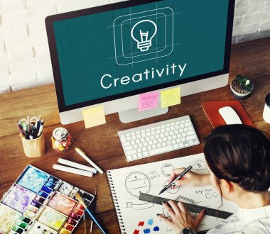 masada çalışan tasarımcı kadın