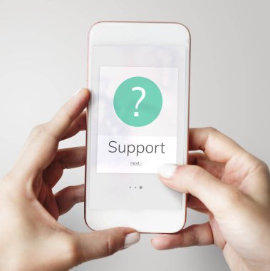 Elinde insan holding cep telefonu 