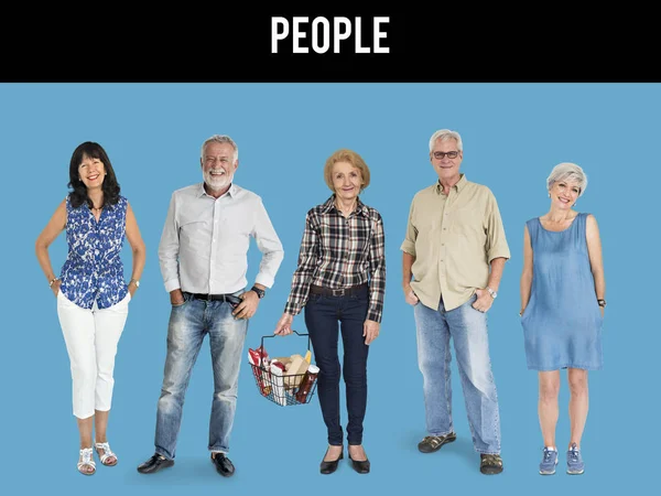 Personas adultas mayores de pie en fila —  Fotos de Stock
