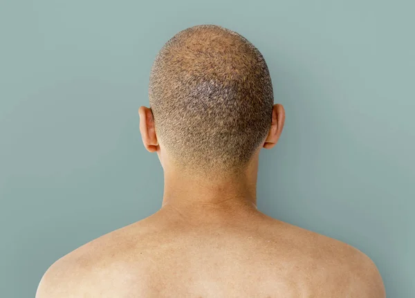 Homem africano posando em estúdio — Fotografia de Stock