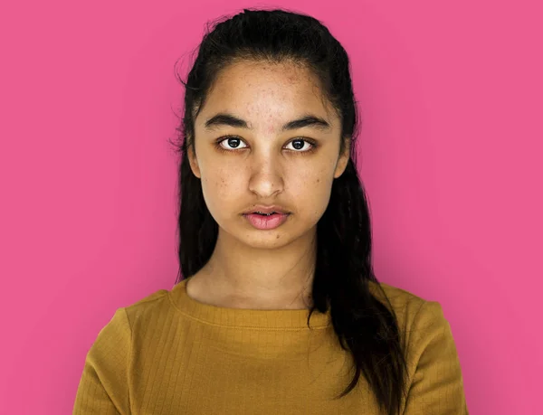 Frau mit gelassenem Gesichtsausdruck — Stockfoto