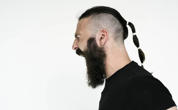 Hombre adulto con barba posando en estudio —  Fotos de Stock