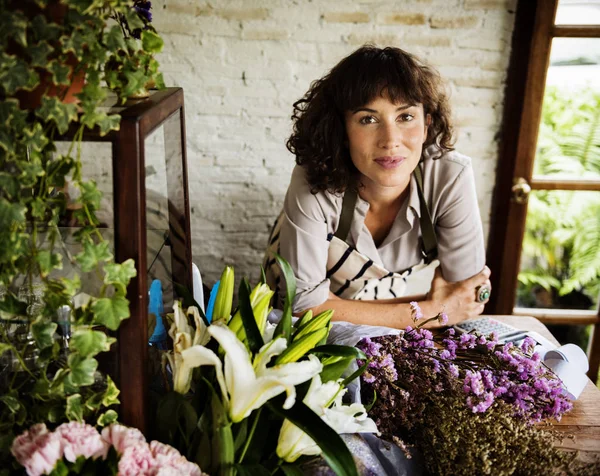 güzel çiçekçi kadın 