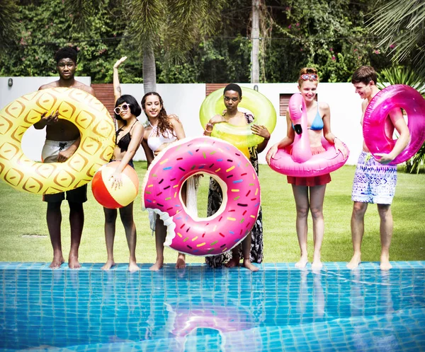 Friends standing at swimming pool — Stock Photo, Image