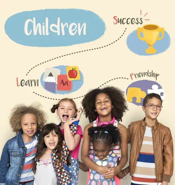 Glada multietniskt barn — Stockfoto