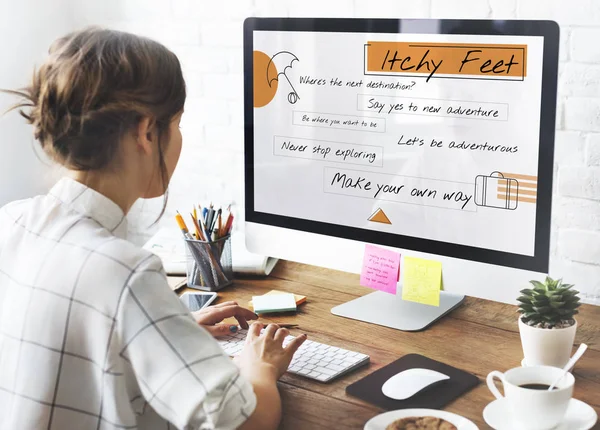 bilgisayarla çalışma kız