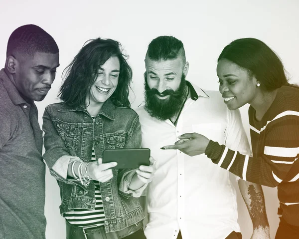 İnsanlar dijital aygıt