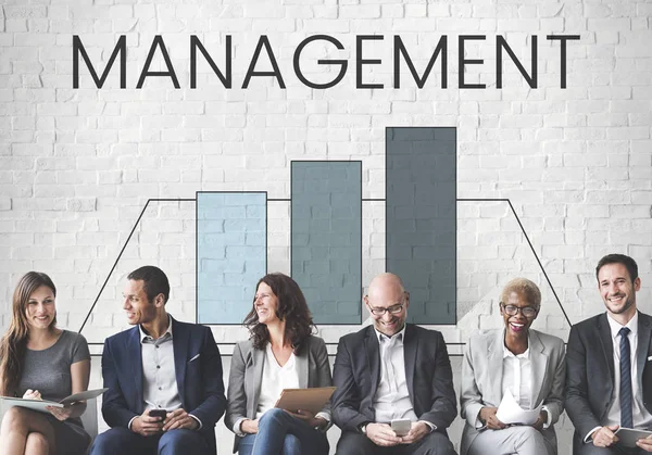 İş adamları satırda