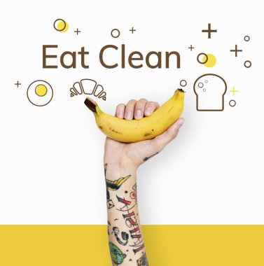 Kadın el holding muz