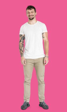 yakışıklı dövmeli adam