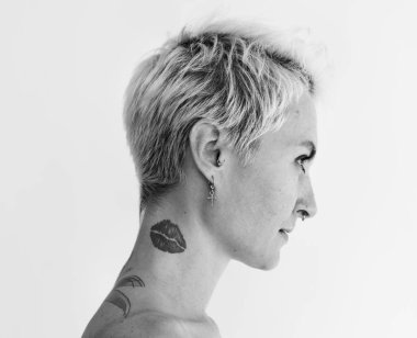 Güzel Sarışın Kadın