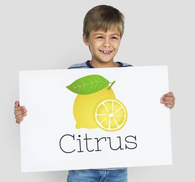 Çocuk holding afiş