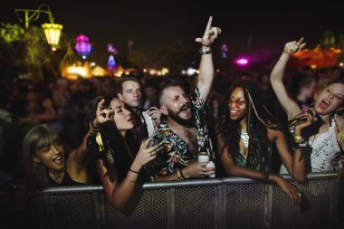 arkadaşlar tatil dans etkinlik eğlence