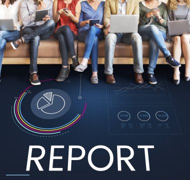 Toplantıda oturan insanlar 