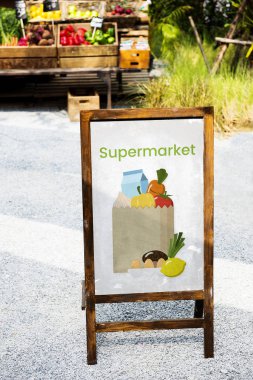 Dükkanı afişini Market'teki