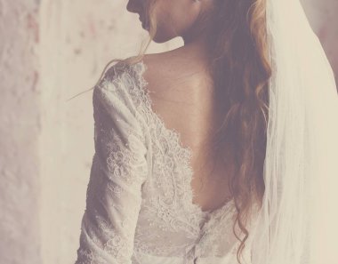 Gelinlik içinde güzel gelin