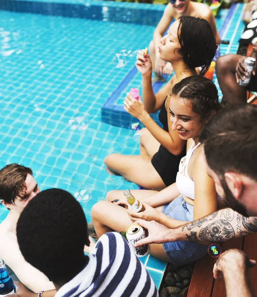 Diversity friends enjoying by pool — Stock Photo, Image