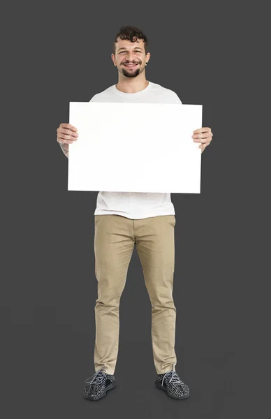 Yakışıklı adam holding afişini boş — Stok fotoğraf