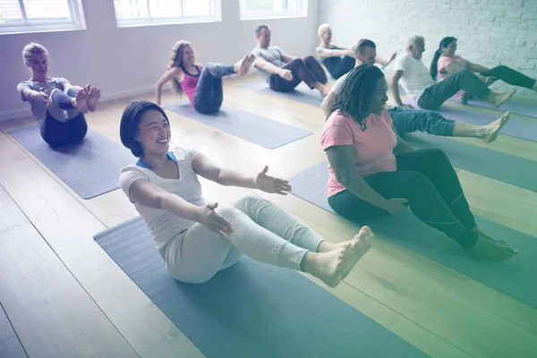 People doing physical exercises — Stock Photo, Image