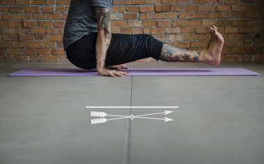 Yoga egzersiz egzersiz yapan erkek