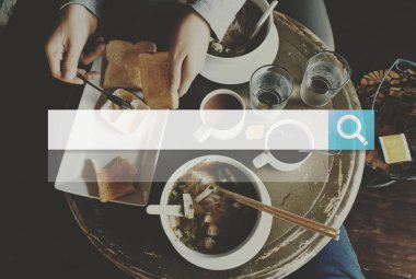 yiyecek ve insan eli ile tablo