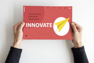 afişini holding eller