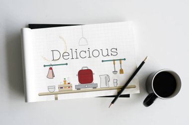 boyama kitabı ve kahve fincanı