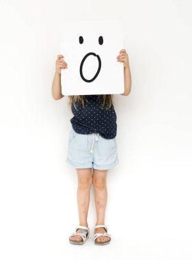 küçük çocuğu kapsayan yüz