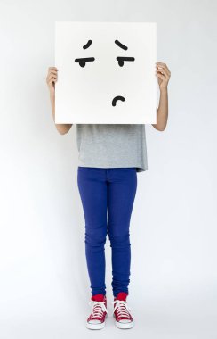 afiş ile can sıkıntısı yüz tutan kadın