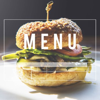 sebze ile ev yapımı lezzetli Hamburger