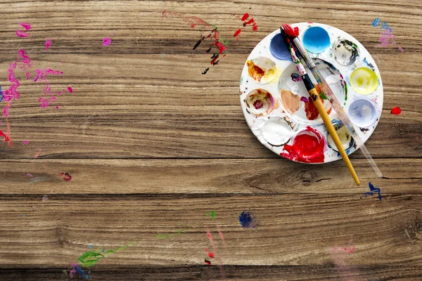 Paintbrushes and paint palette — Stock Photo, Image