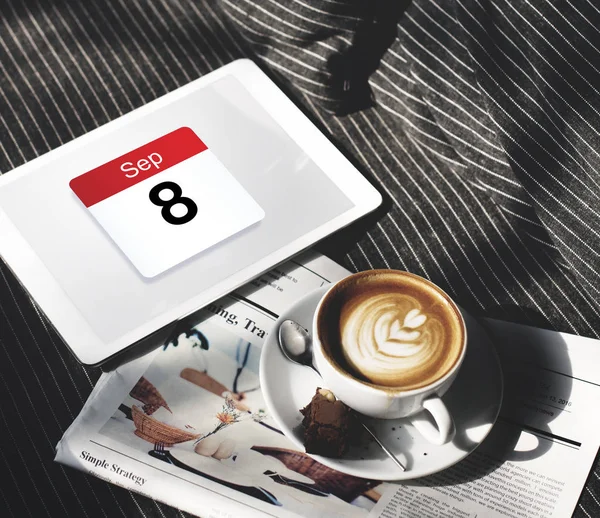 Morgon cappuccino kaffe i sängen — Stockfoto