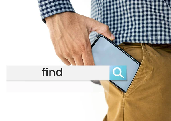 Męskiej ręki umieszczenie smartfona w kieszeni — Zdjęcie stockowe