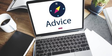 Tablo açılan laptop