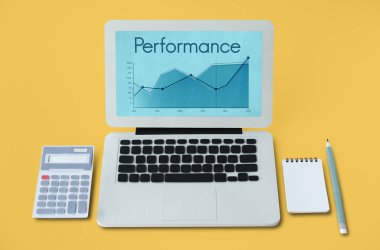 Çalışma alanı ile modern dizüstü