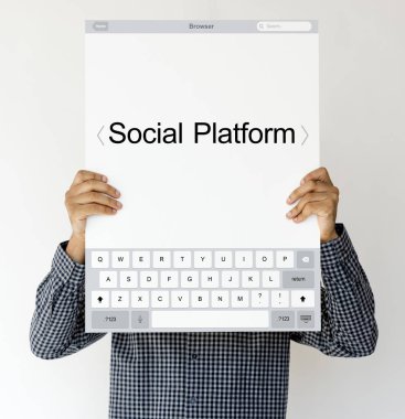 Holding ve afişini gösterilen kişi