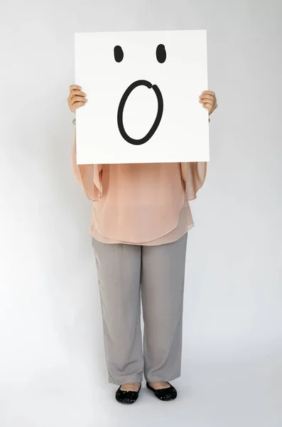 Woman holding banner with shocked face — Stock Photo, Image