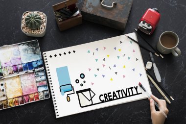 Masada çalışan tasarımcı