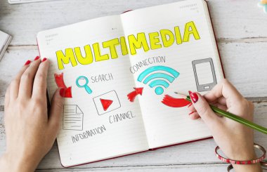 Not defterinde yazılı kadının elleri 