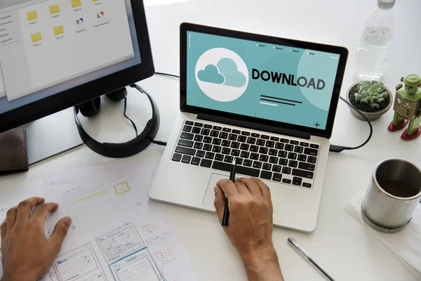 dizüstü bilgisayar ile çalışma alanı tablosu