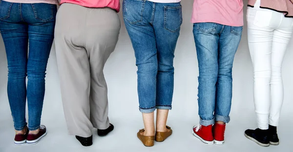 Studio kucaklayan kadınlar