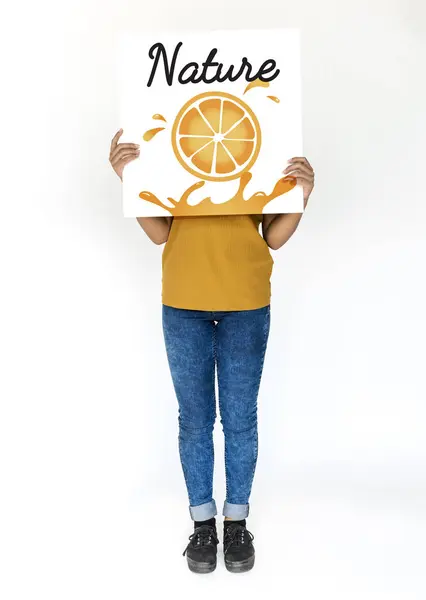 Mujer sosteniendo cartel —  Fotos de Stock