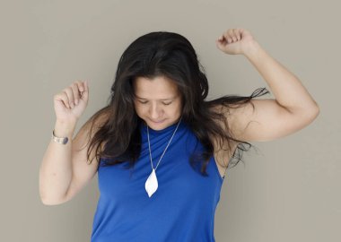 Stüdyoda dans eden kadın