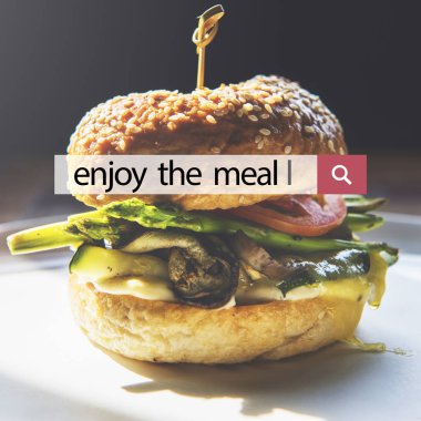 sebze ile ev yapımı lezzetli Hamburger