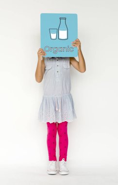 küçük çocuğu kapsayan yüz