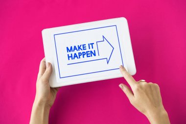 kişi holding dijital tablet