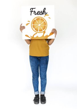  kadın holding tasarlamak