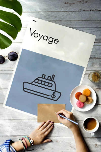 kadının elinde kart yazma 