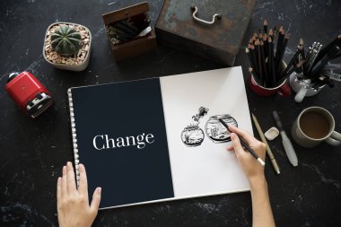 Masada çalışan tasarımcı